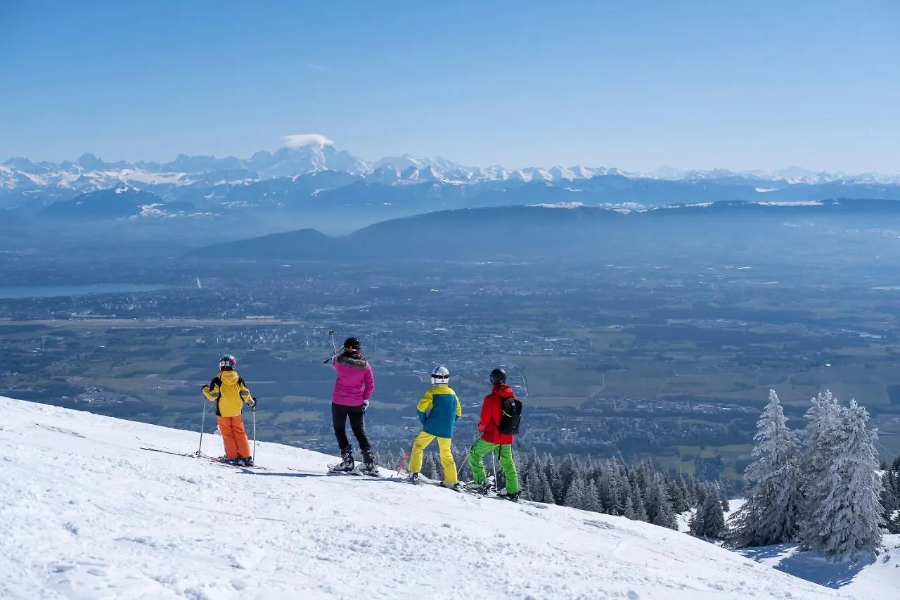 Kompleks wypoczynkowy Hotel Vvf Les Monts Jura Lélex