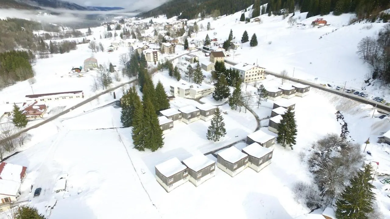 ** База отдыха Отель Vvf Les Monts Jura Лелекс Франция
