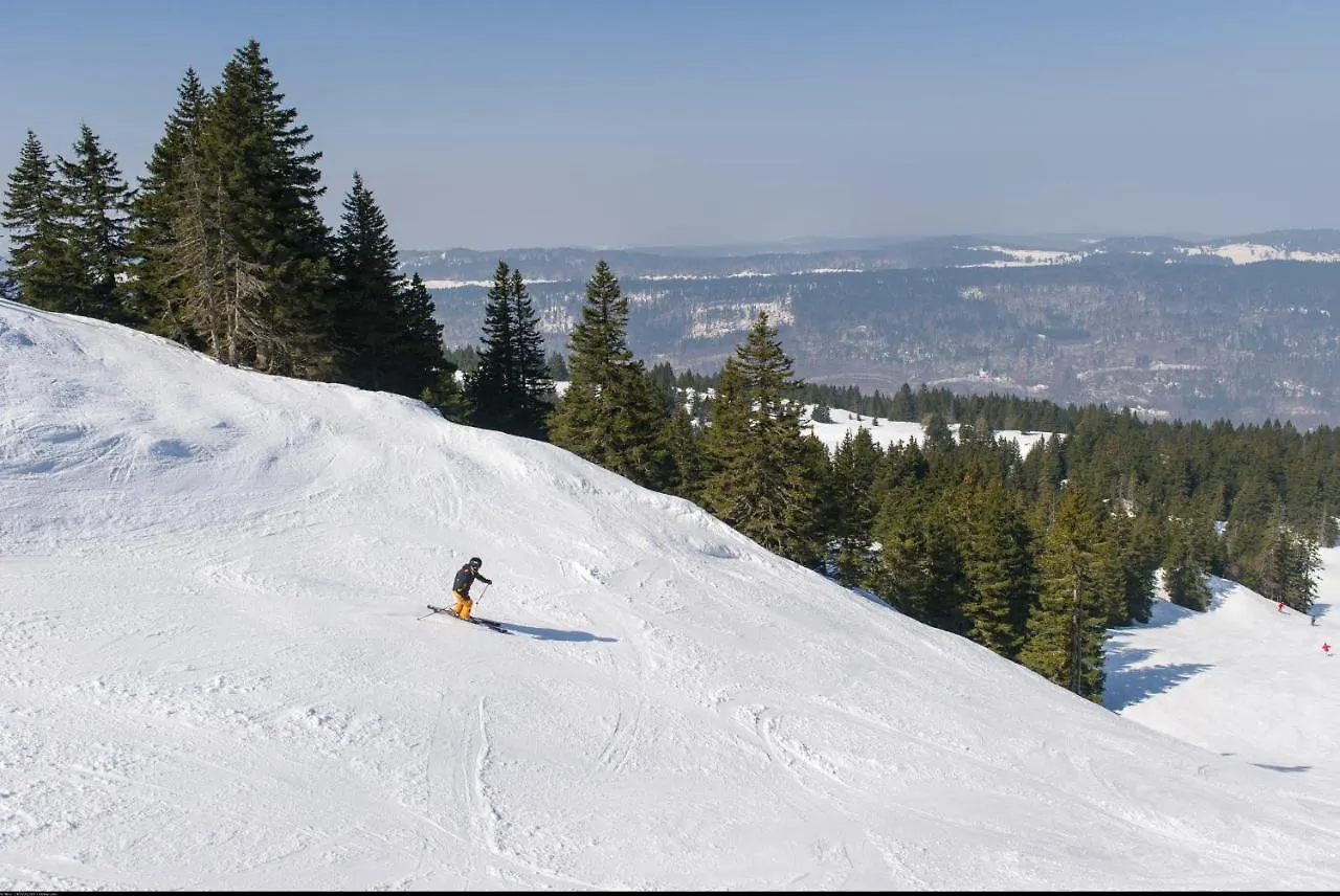 Отель Vvf Les Monts Jura Лелекс Франция