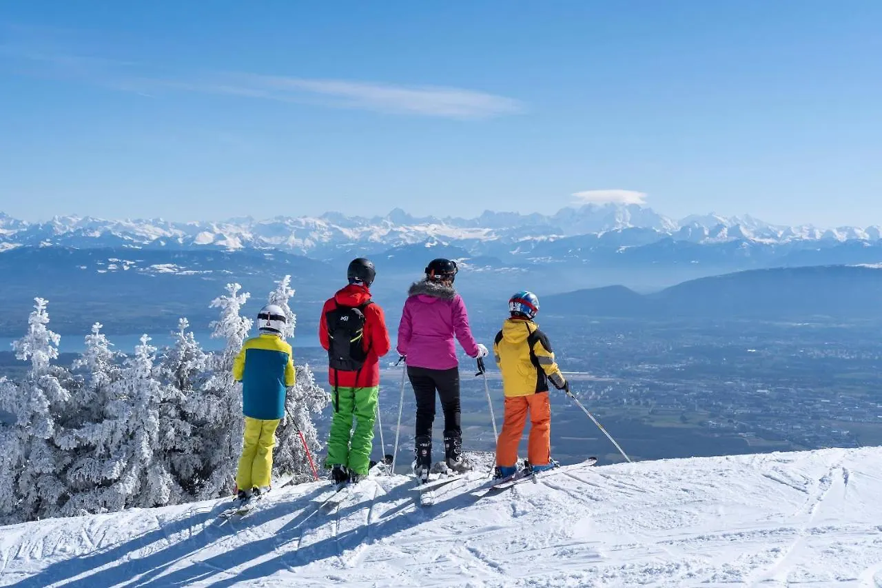 Отель Vvf Les Monts Jura Лелекс 2*,